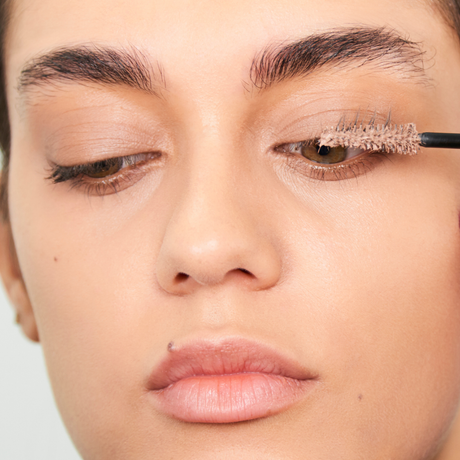 Best Eyelash Primer for Mature Eyes: What to Look For and Why It Matters
